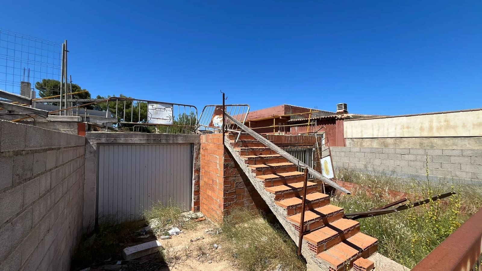 3 soveværelse Semi-Rækkehus til salg i Catadau med garage - € 120.000 (Ref: 10062720)