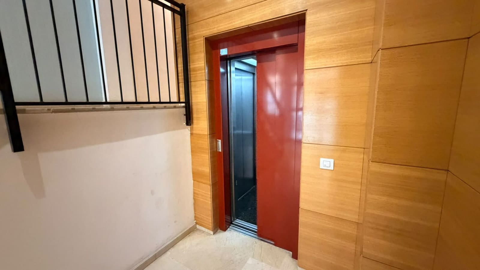 Piso de 2 habitaciones en Alberic en venta - 140.000 € (Ref: 10091048)