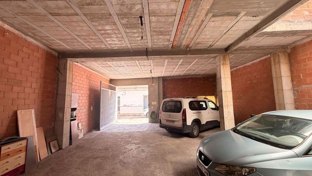 Kaupallinen myytävänä paikassa Alberic - 90 000 € (Ref: 10114634)