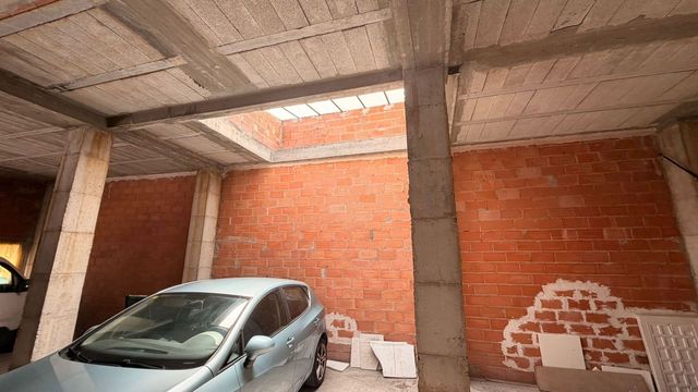Kaupallinen myytävänä paikassa Alberic - 90 000 € (Ref: 10114634)