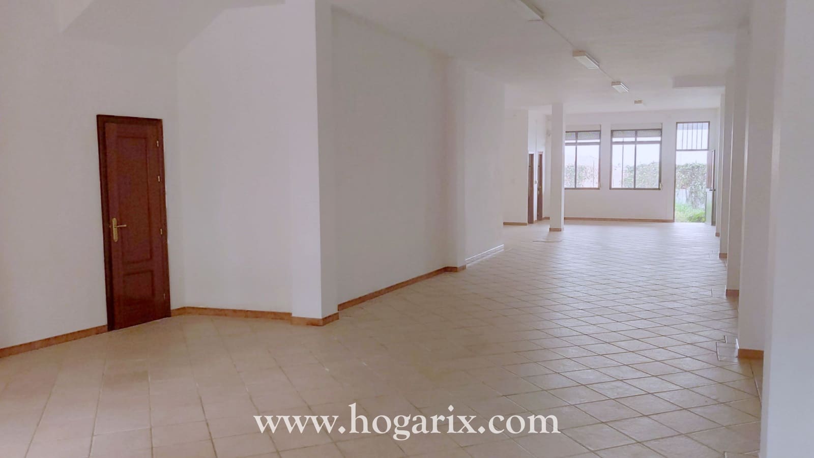 Commercial for sale in Villanueva de los Castillejos - € 85,000 (Ref: 9720365)