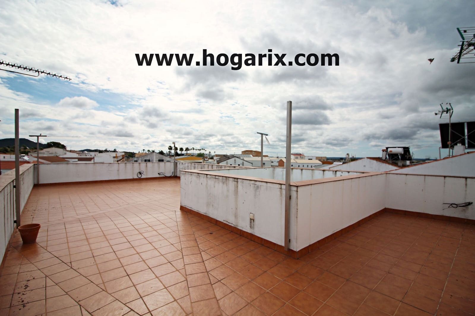 4 bedroom Flat for sale in Villanueva de los Castillejos with garage - € 200,000 (Ref: 9720380)