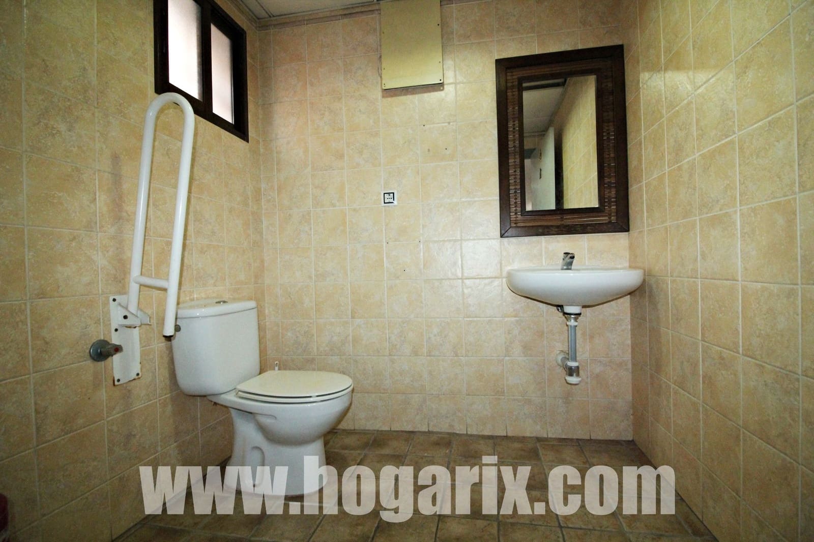 Commercial for rent in Huelva city - € 800 (Ref: 9720386)