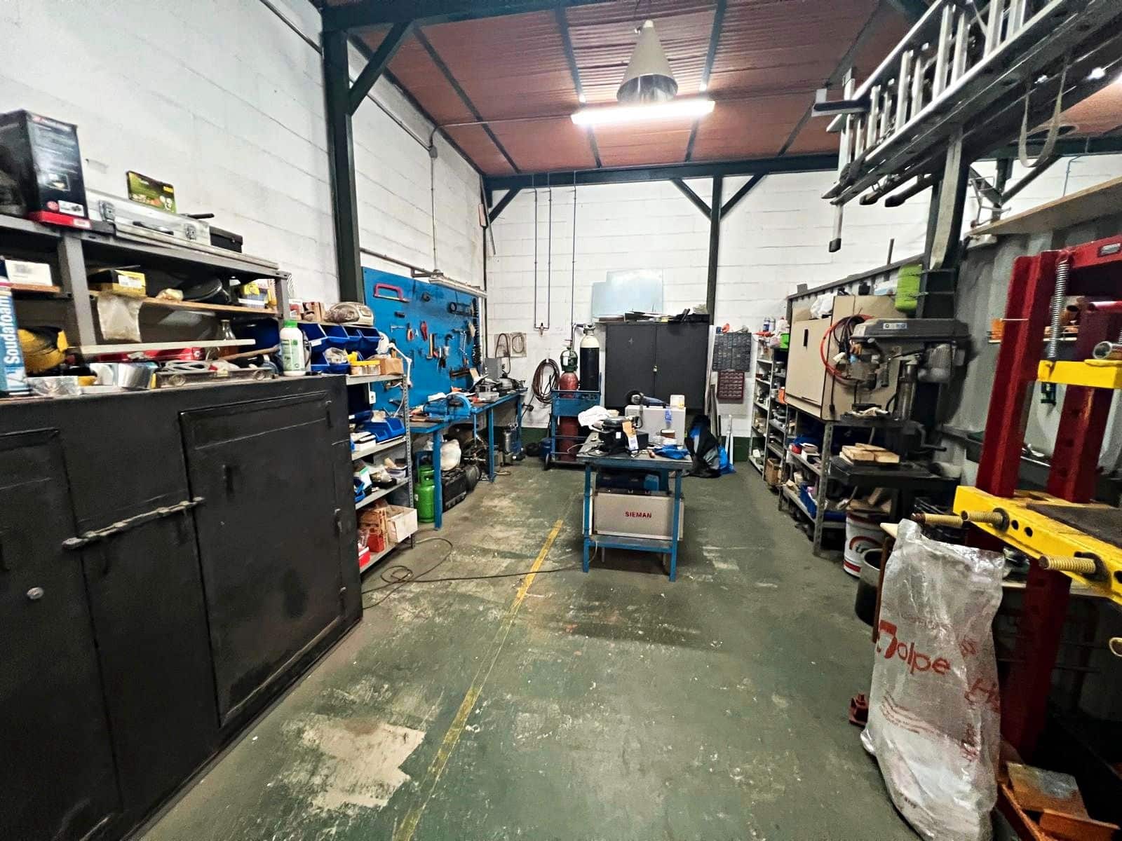 Commercial for sale in Huelva city - € 149,900 (Ref: 9720390)