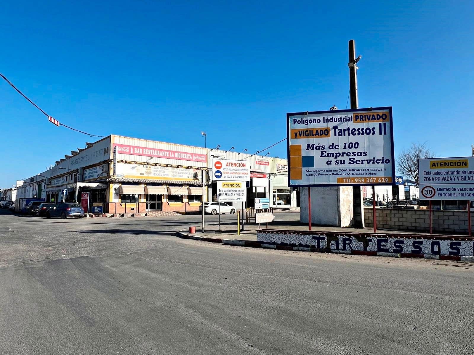 Commercial for sale in Huelva city - € 149,900 (Ref: 9720390)