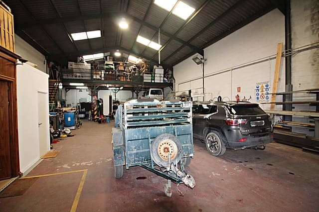 Commercial for sale in Huelva city - € 149,900 (Ref: 9720390)