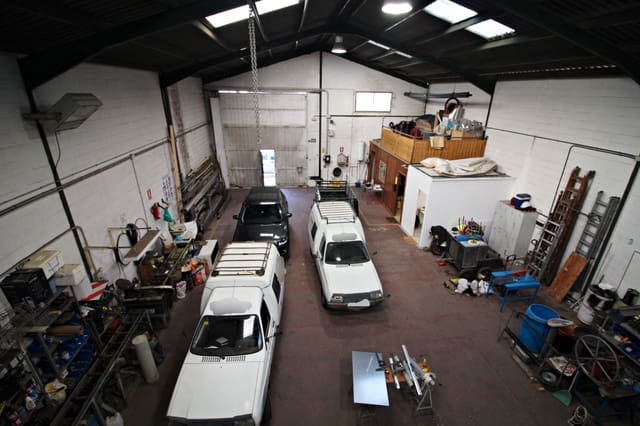 Commercial for sale in Huelva city - € 149,900 (Ref: 9720390)