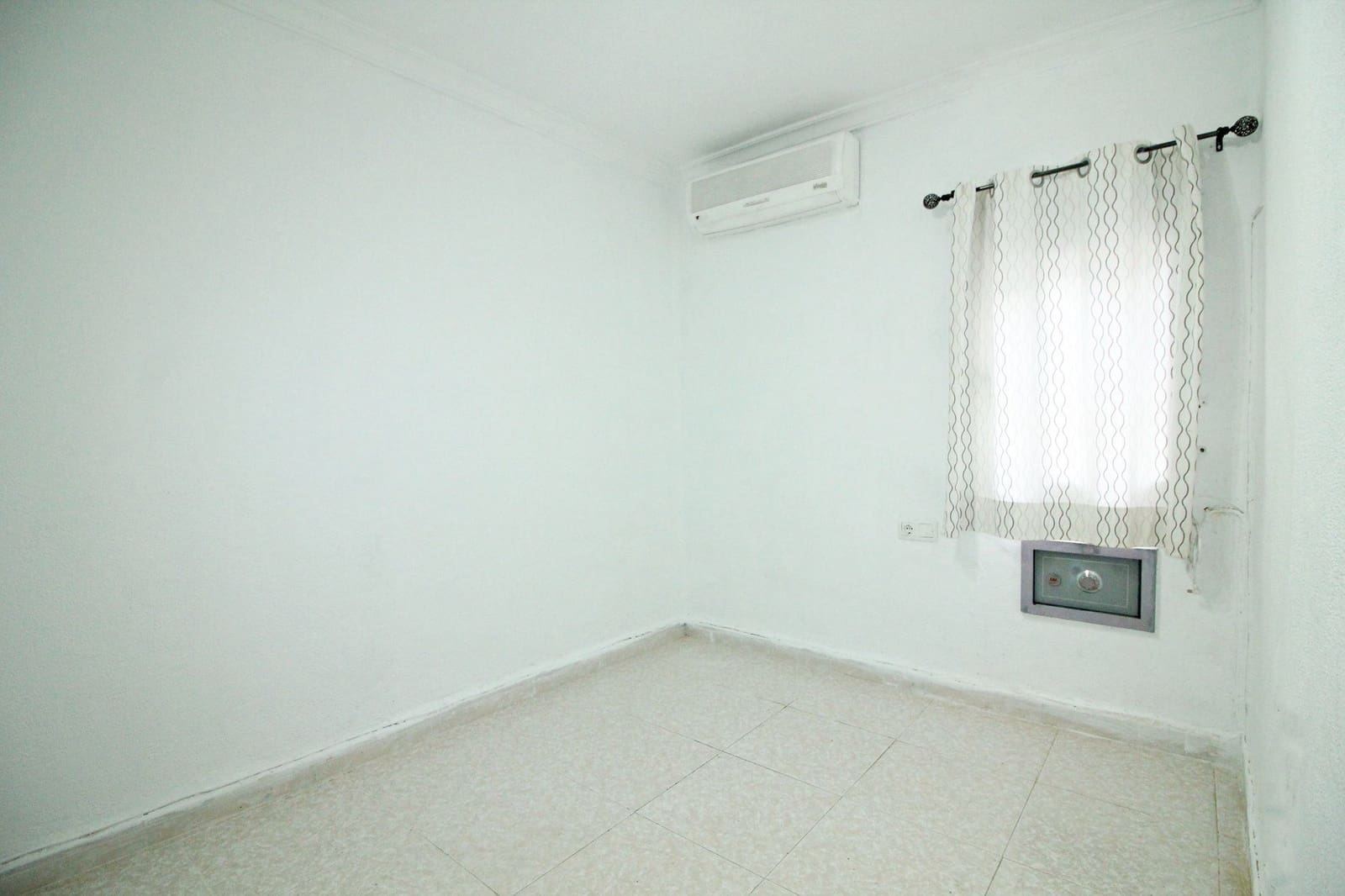 3 bedroom Flat for sale in Huelva city - € 105,900 (Ref: 9720840)