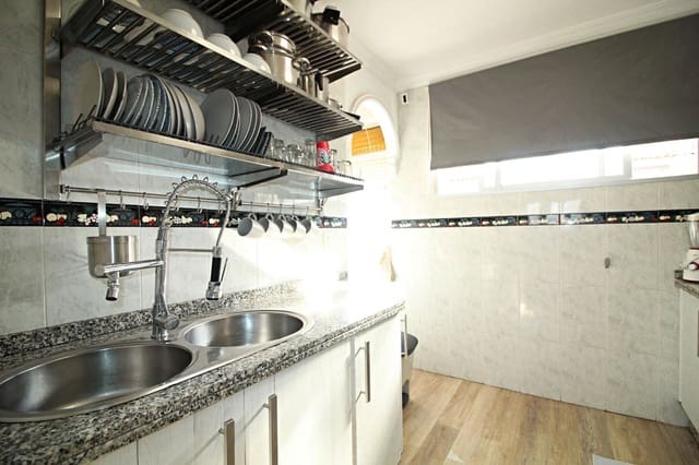 4 bedroom Flat for sale in Huelva city - € 154,900 (Ref: 9730827)