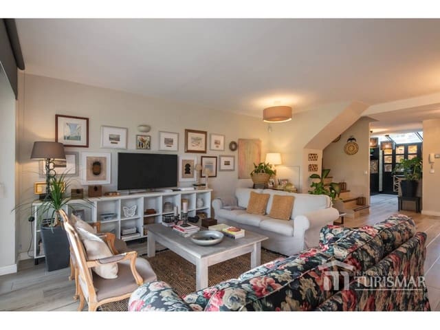 Adosado de 3 habitaciones en Ayamonte en venta con piscina garaje - 414.000 € (Ref: 9443582)