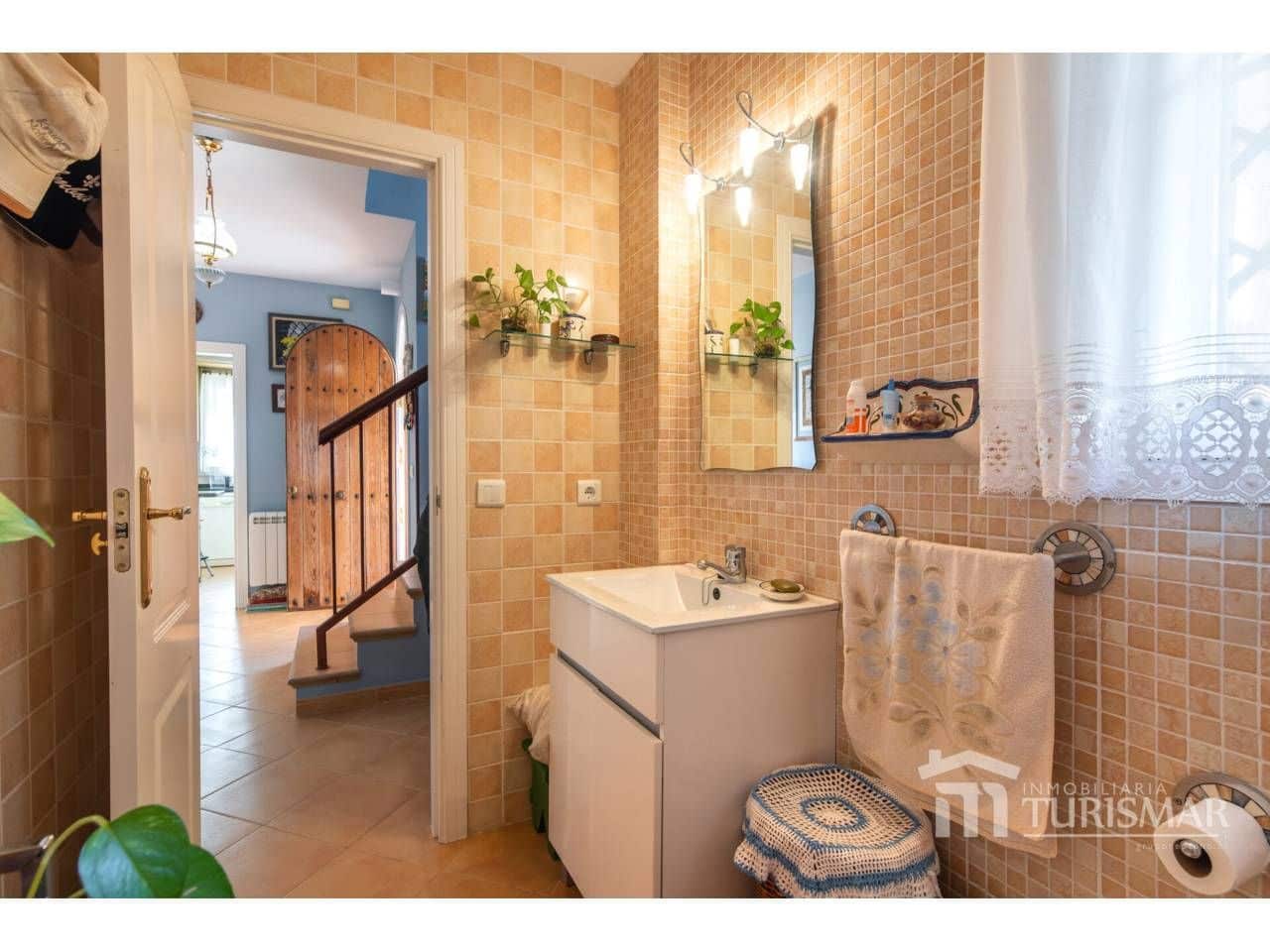 4 slaapkamer Villa te koop in Ayamonte met garage - € 299.000 (Ref: 9443584)