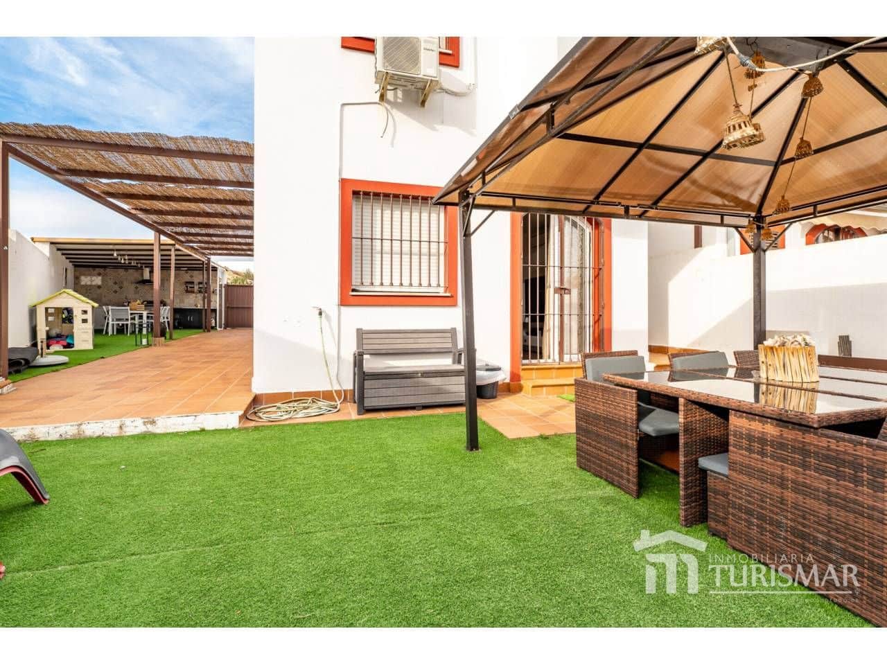 Pareado de 4 habitaciones en Ayamonte en venta con piscina garaje - 369.000 € (Ref: 9443585)