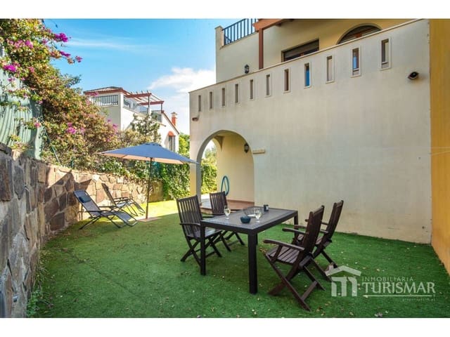 Pareado de 3 habitaciones en Ayamonte en venta con piscina garaje - 235.000 € (Ref: 9443588)