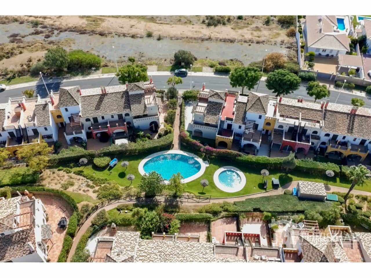 Pareado de 3 habitaciones en Ayamonte en venta con piscina garaje - 235.000 € (Ref: 9443588)