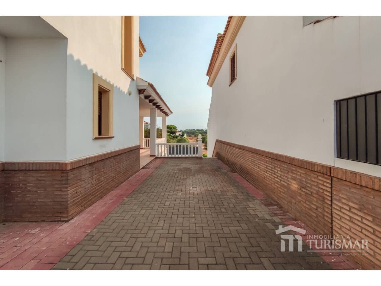 Chalet de 4 habitaciones en Ayamonte en venta con piscina - 419.000 € (Ref: 9443598)