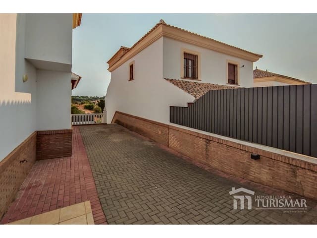 Chalet de 4 habitaciones en Ayamonte en venta con piscina - 419.000 € (Ref: 9443598)
