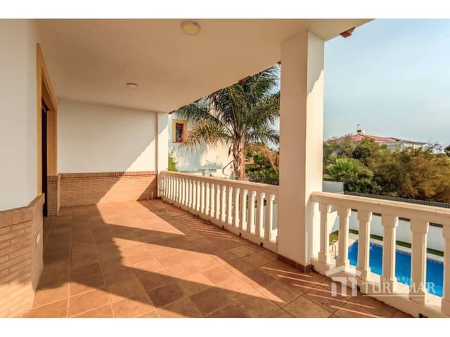 Chalet de 4 habitaciones en Ayamonte en venta con piscina - 419.000 € (Ref: 9443598)