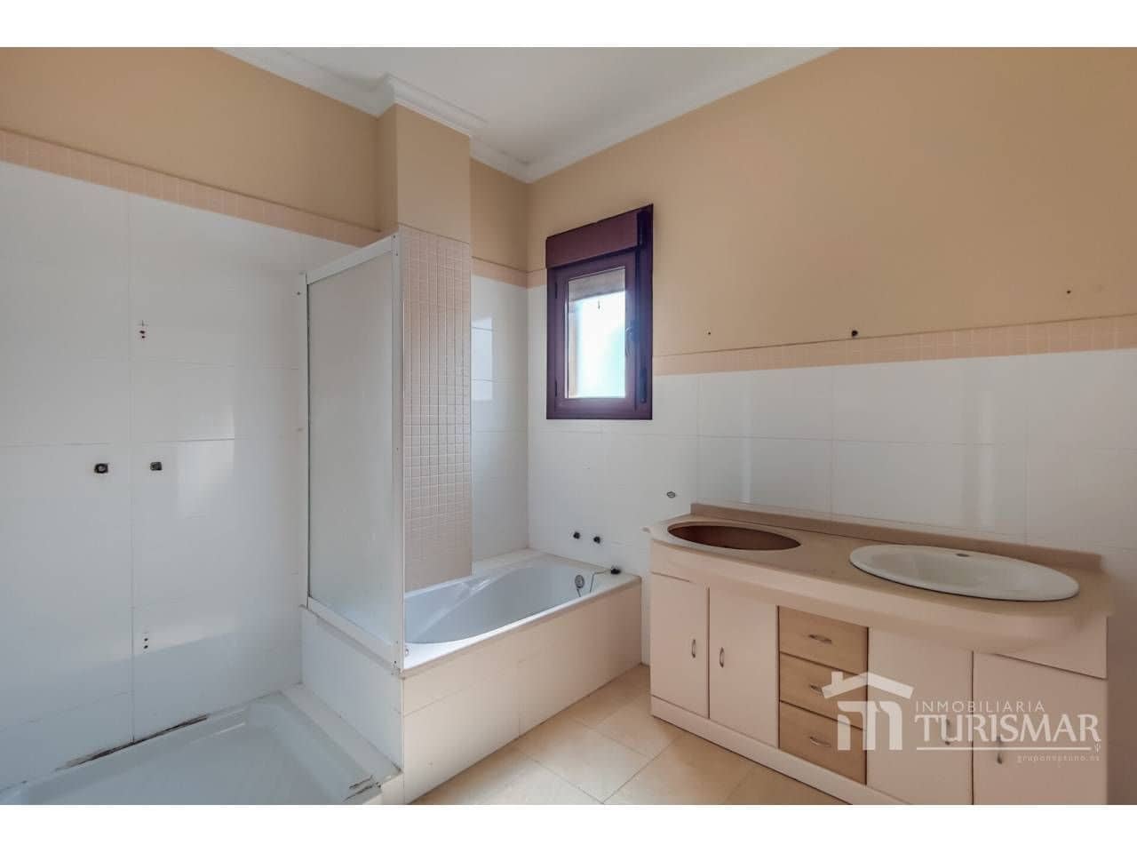 Chalet de 4 habitaciones en Ayamonte en venta con piscina - 419.000 € (Ref: 9443598)