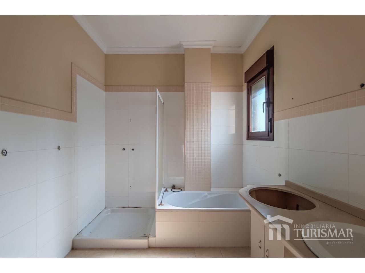 Chalet de 4 habitaciones en Ayamonte en venta con piscina - 419.000 € (Ref: 9443598)