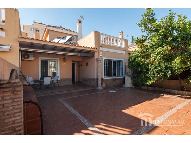 Pareado de 5 habitaciones en Ayamonte en venta - 345.000 € (Ref: 9443601)