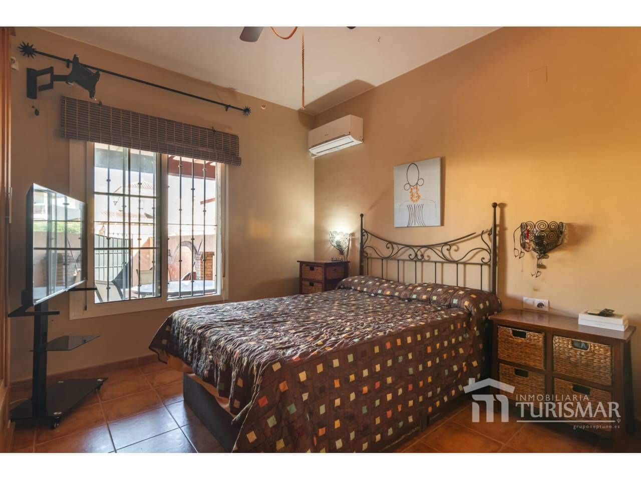 Pareado de 5 habitaciones en Ayamonte en venta - 345.000 € (Ref: 9443601)