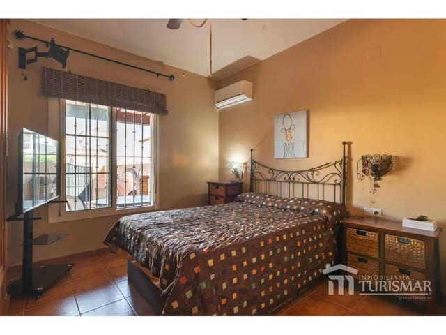 Pareado de 5 habitaciones en Ayamonte en venta - 345.000 € (Ref: 9443601)