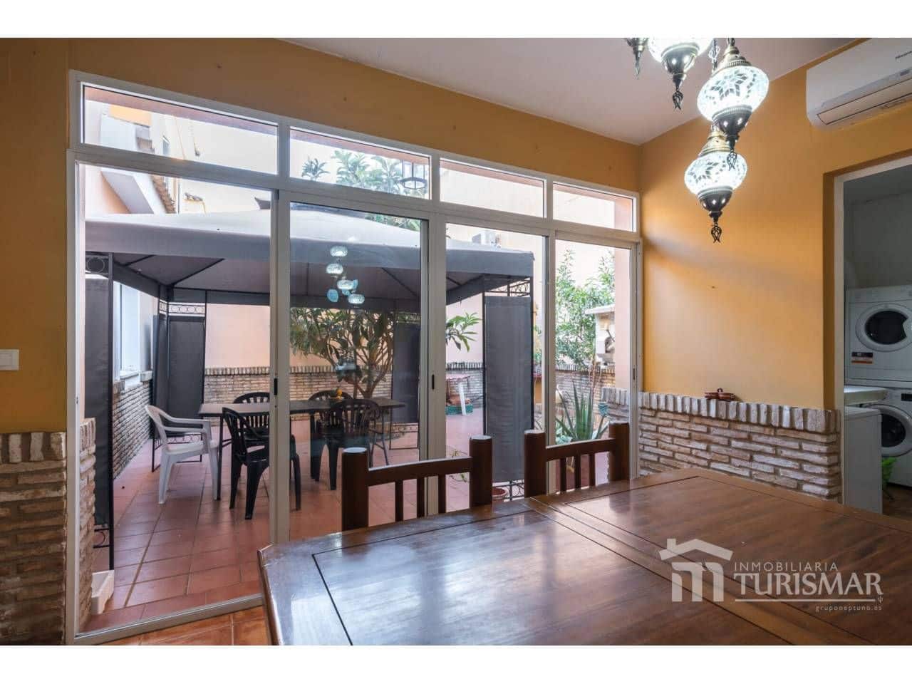 Pareado de 5 habitaciones en Ayamonte en venta - 345.000 € (Ref: 9443601)