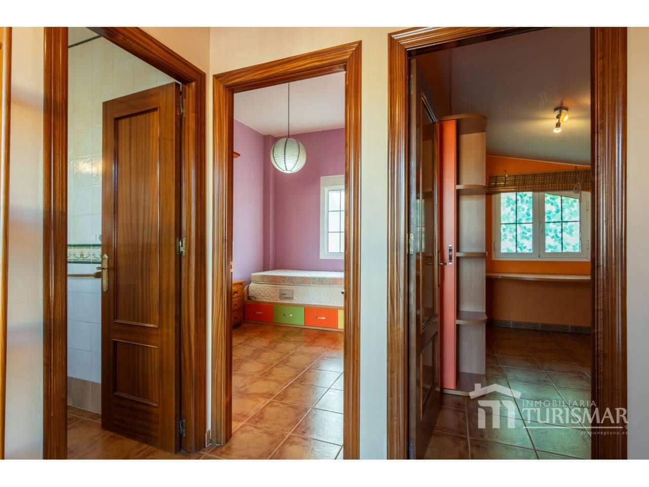 Pareado de 5 habitaciones en Ayamonte en venta - 345.000 € (Ref: 9443601)