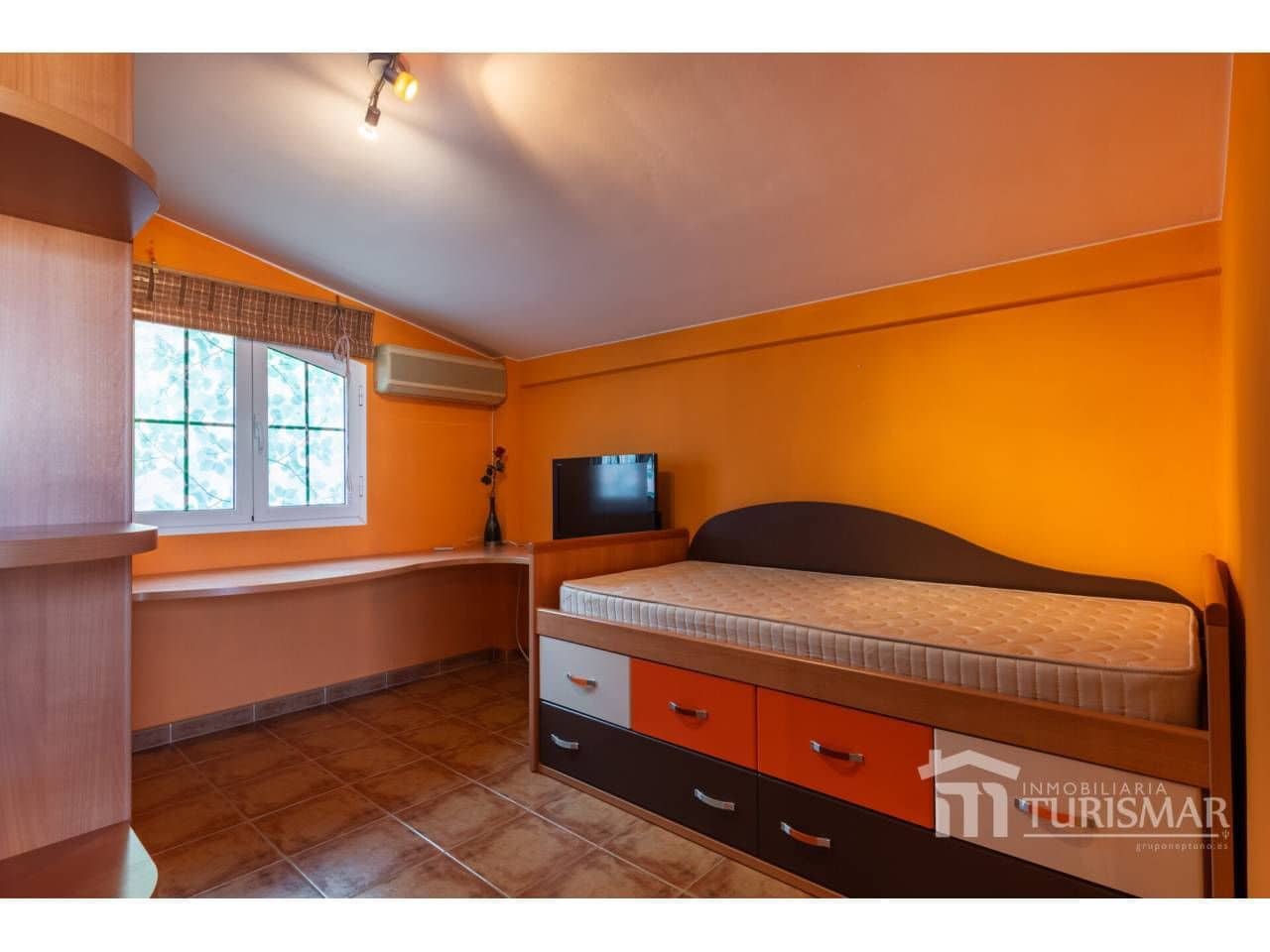 Pareado de 5 habitaciones en Ayamonte en venta - 345.000 € (Ref: 9443601)