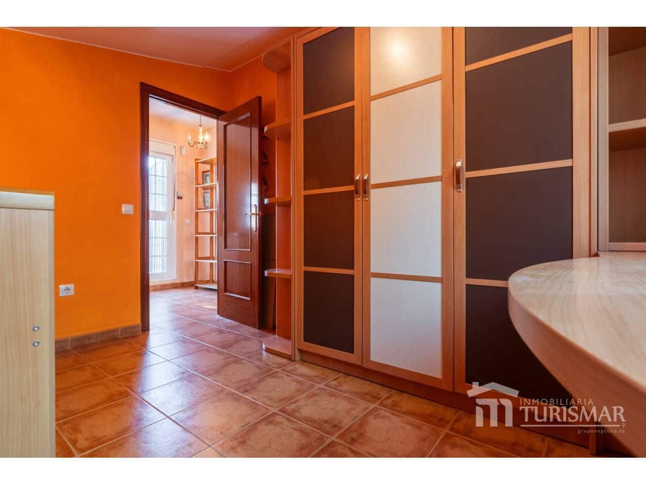 Pareado de 5 habitaciones en Ayamonte en venta - 345.000 € (Ref: 9443601)