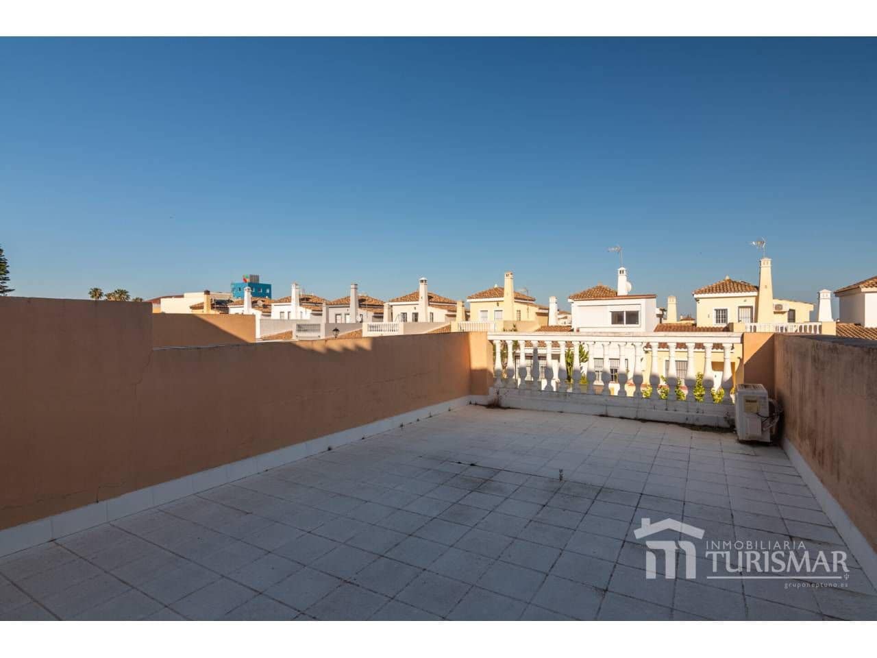Pareado de 5 habitaciones en Ayamonte en venta - 345.000 € (Ref: 9443601)
