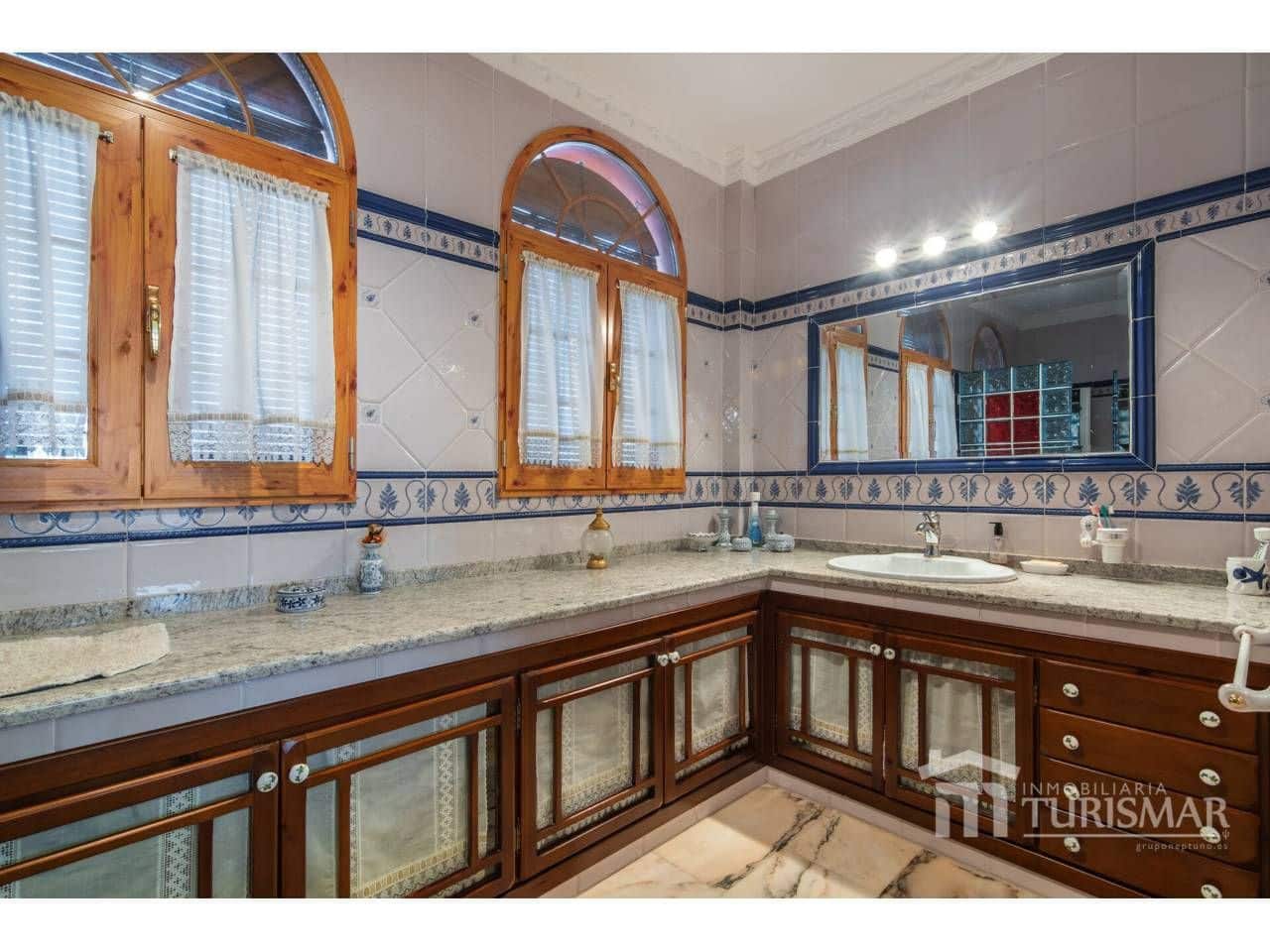 Chalet de 3 habitaciones en Ayamonte en venta con piscina garaje - 680.000 € (Ref: 9443606)