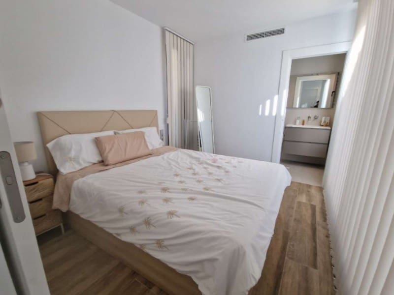 3 bedroom Villa for sale in Monforte del Cid with pool - € 795,000 (Ref: 9627540)