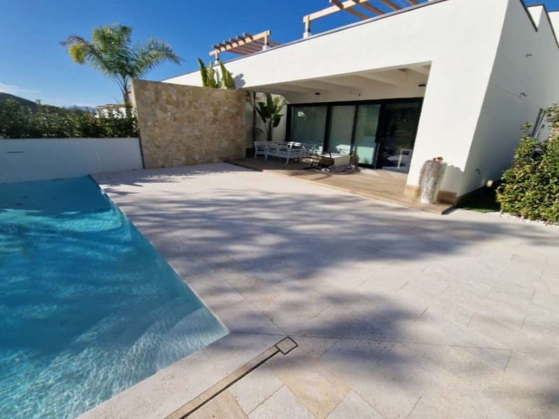 3 bedroom Villa for sale in Monforte del Cid with pool - € 795,000 (Ref: 9627540)