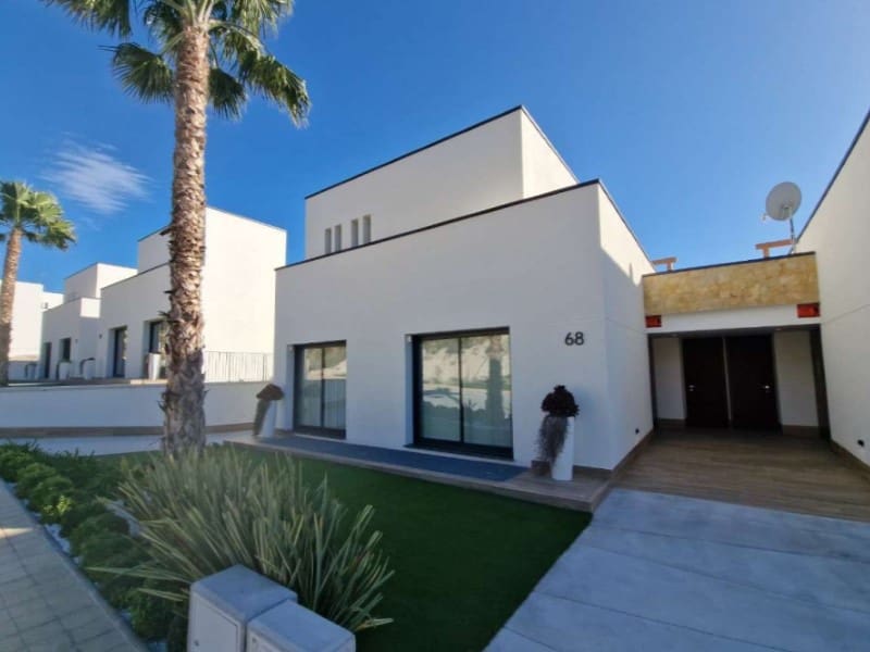 3 bedroom Villa for sale in Monforte del Cid with pool - € 795,000 (Ref: 9627540)