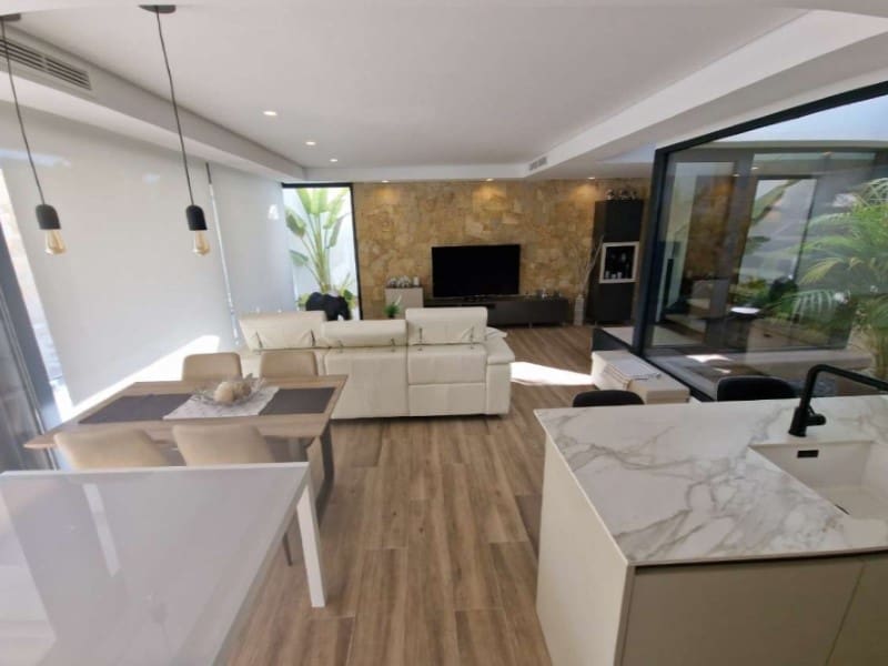 3 bedroom Villa for sale in Monforte del Cid with pool - € 795,000 (Ref: 9627540)