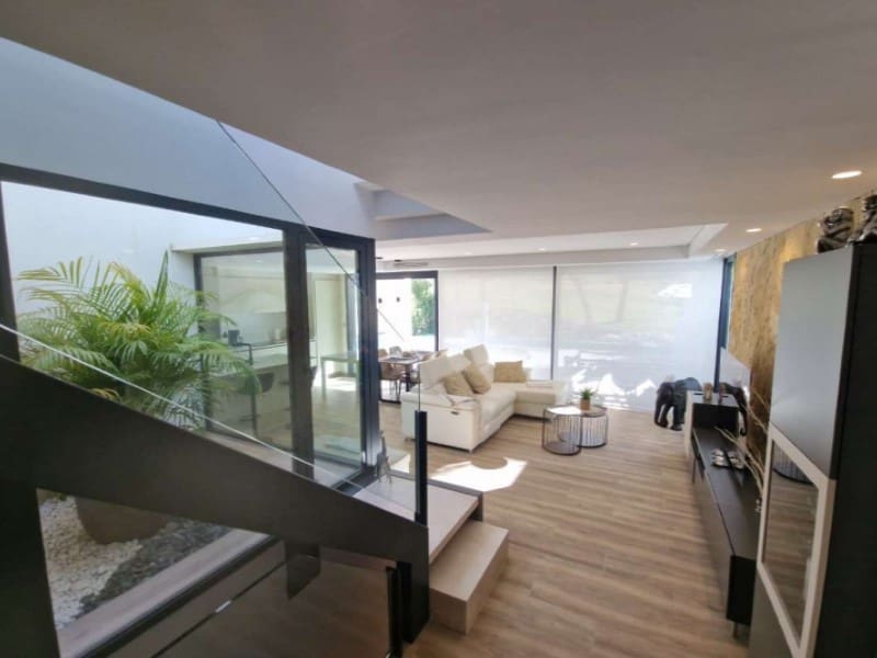 3 bedroom Villa for sale in Monforte del Cid with pool - € 795,000 (Ref: 9627540)