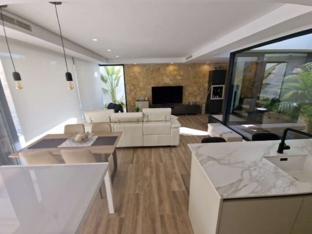 3 makuuhuone Huvila myytävänä paikassa Monforte del Cid mukana uima-altaan - 795 000 € (Ref: 9627541)