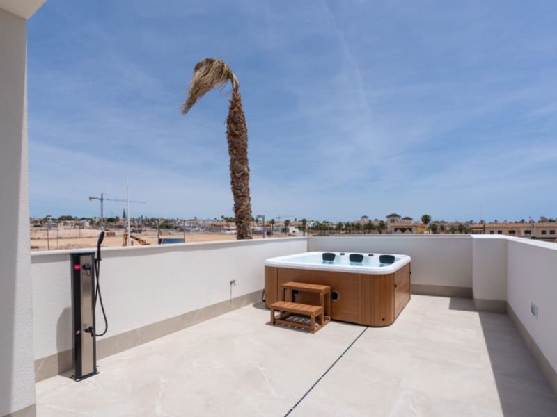 3 soveværelse Byhus til salg i Los Alcazares med swimmingpool - € 670.000 (Ref: 9824839)