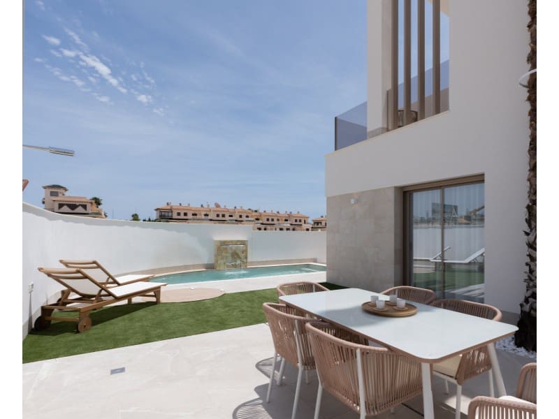 3 chambre Maison de Ville à vendre à Los Alcazares avec piscine - 465 000 € (Ref: 9824845)