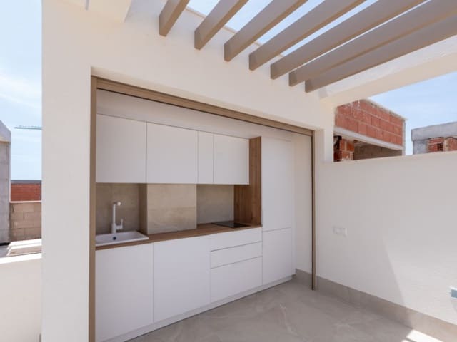 3 soverom Hus til salgs i Los Alcázares med svømmebasseng - € 465 000 (Ref: 9824854)
