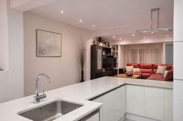 2 sypialnia Mieszkanie na sprzedaż w Benicalap, Miasto Walencja - 255 000 € (Ref: 10081298)