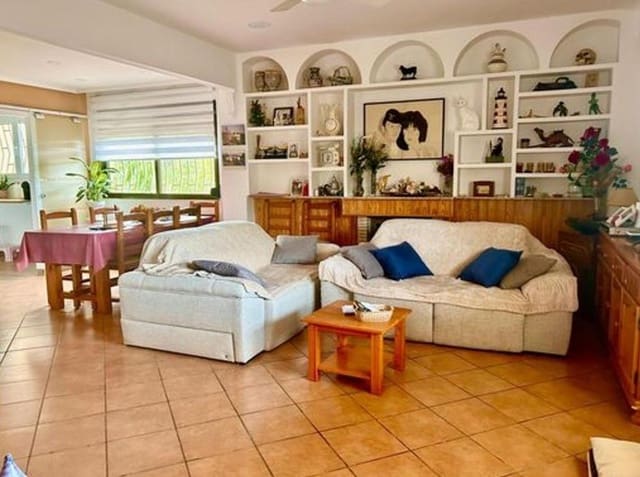 Chalet de 4 habitaciones en Bétera en venta con piscina - 550.000 € (Ref: 10081302)