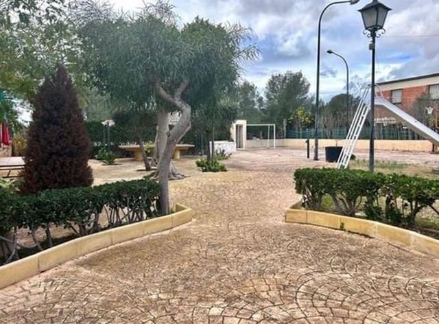 Chalet de 4 habitaciones en Bétera en venta con piscina - 550.000 € (Ref: 10081302)