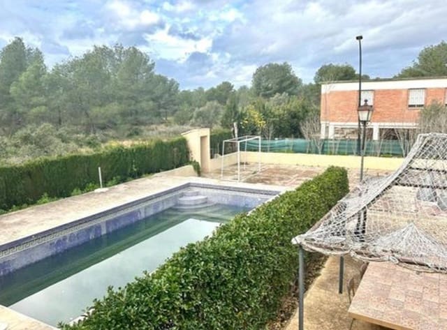 Chalet de 4 habitaciones en Bétera en venta con piscina - 550.000 € (Ref: 10081302)
