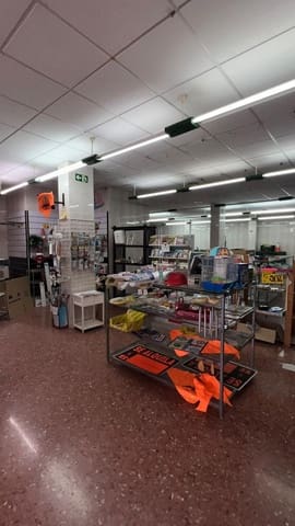 Kaupallinen myytävänä paikassa Benicalap, Valencia kaupunki - 450 000 € (Ref: 10081304)