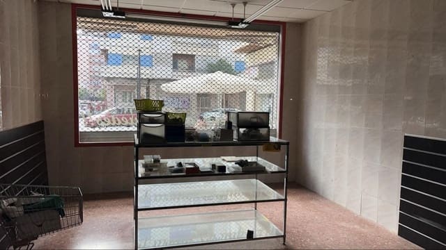 Kaupallinen myytävänä paikassa Benicalap, Valencia kaupunki - 450 000 € (Ref: 10081304)