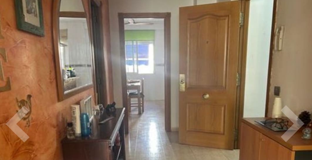 4 bedroom Flat for sale in Montserrat - € 170,000 (Ref: 9588042)