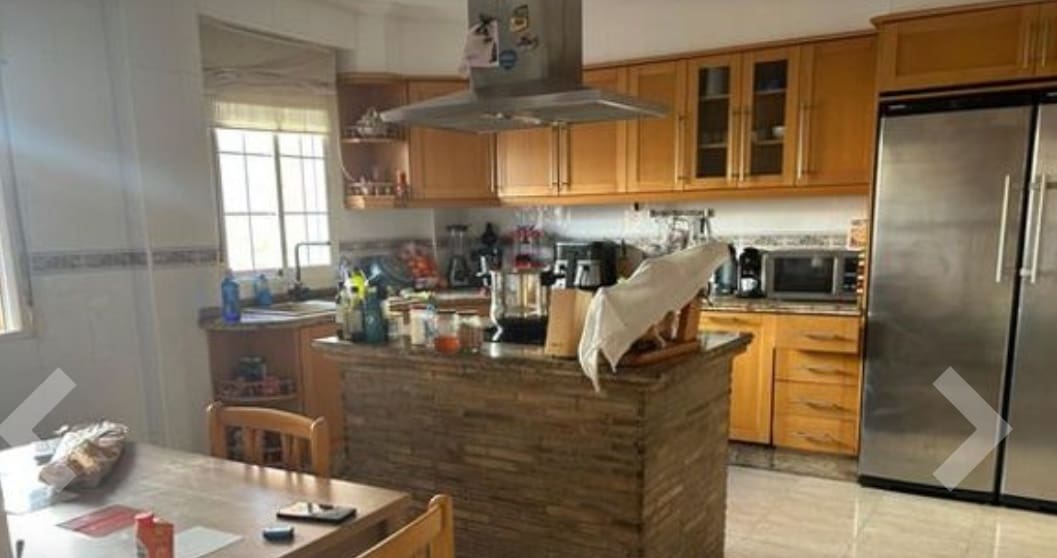 4 bedroom Flat for sale in Montserrat - € 170,000 (Ref: 9588042)