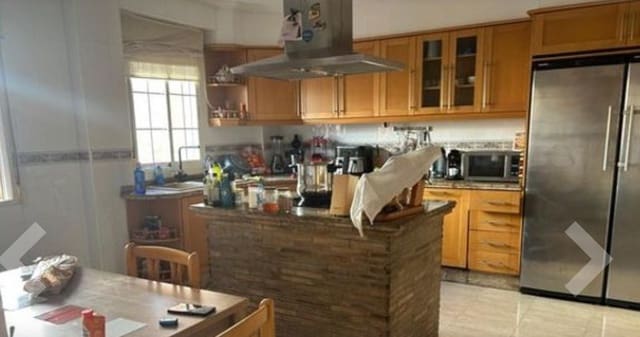 4 bedroom Flat for sale in Montserrat - € 170,000 (Ref: 9588042)